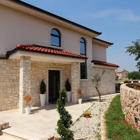 Guest house Sara By 4*