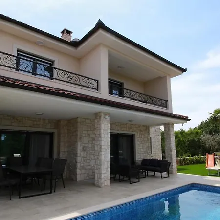 Guest house Sara By 4*
